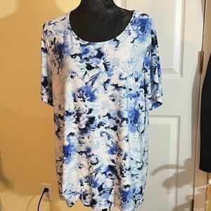 Croft & Barrow Blue Floral Short Sleeve Top